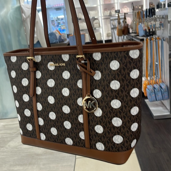 MICHAEL KORS JET SET TRAVEL LARGE TZ SHOULDER TOTE BAG MK BROWN DOTS
NWT - Picture 9 of 16